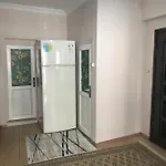 Vintage Square Apartment In Zeytinburnu